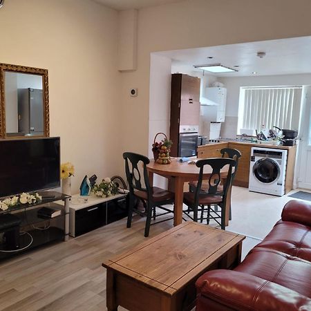 Nice Single Bedroom Near Qmc نوتينغهام المظهر الخارجي الصورة