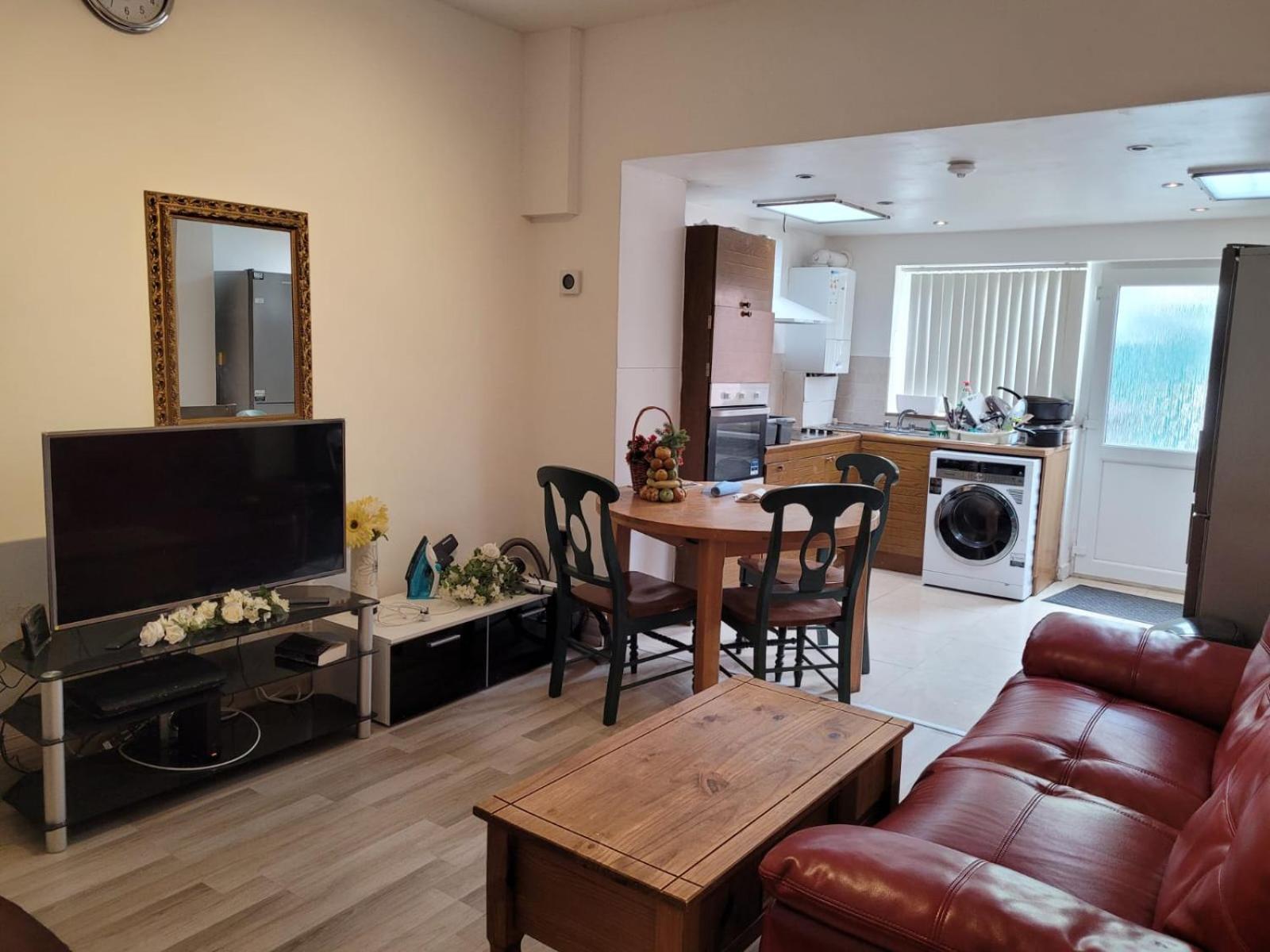Nice Single Bedroom Near Qmc نوتينغهام المظهر الخارجي الصورة